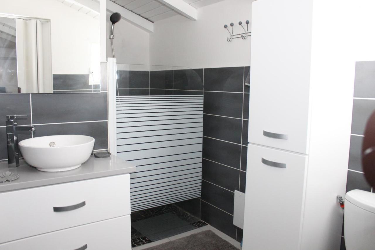 Lauraym 1 Hotel Baie Mahault Eksteriør billede